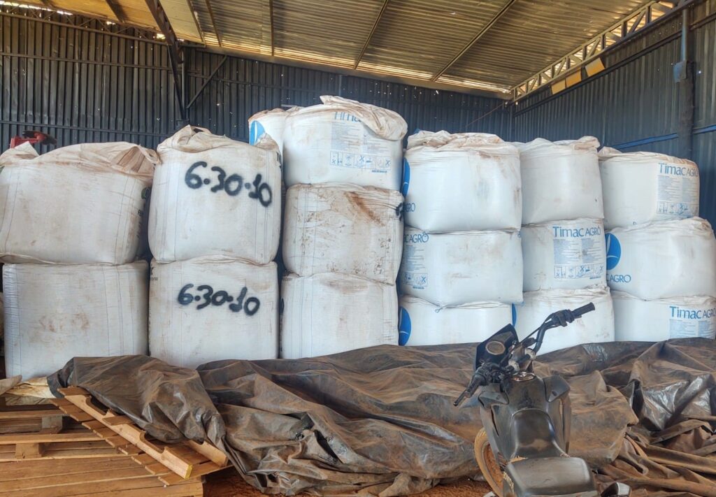 Imagem Ilustrando a Notícia: Polícia Civil combate furto de cargas de fertilizantes que ultrapassa R$ 20 milhões, em Itumbiara e Catalão