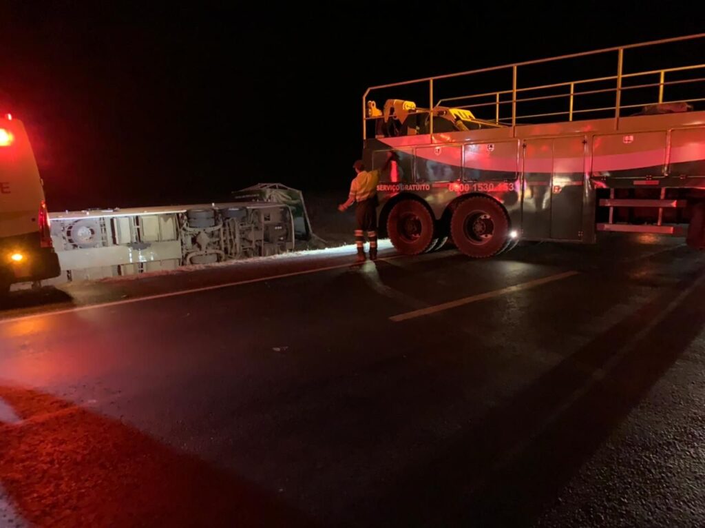 Imagem Ilustrando a Notícia: Duas pessoas morrem em acidente de ônibus em Uruaçu