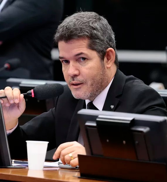 Imagem Ilustrando a Notícia: “Fake news”, diz Delegado Waldir sobre possibilidade de recuo em prol de candidatura única