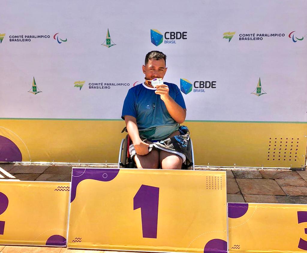 Imagem Ilustrando a Notícia: Atleta paraolímpico de Goiânia conquista duas medalhas de ouro na natação em Brasília