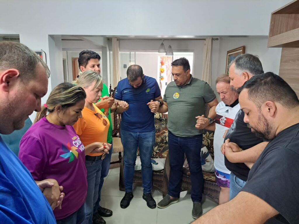 Imagem Ilustrando a Notícia: Mendanha tenta pacificar clima entre lideranças de Aparecida durante reunião com Vilmar Mariano