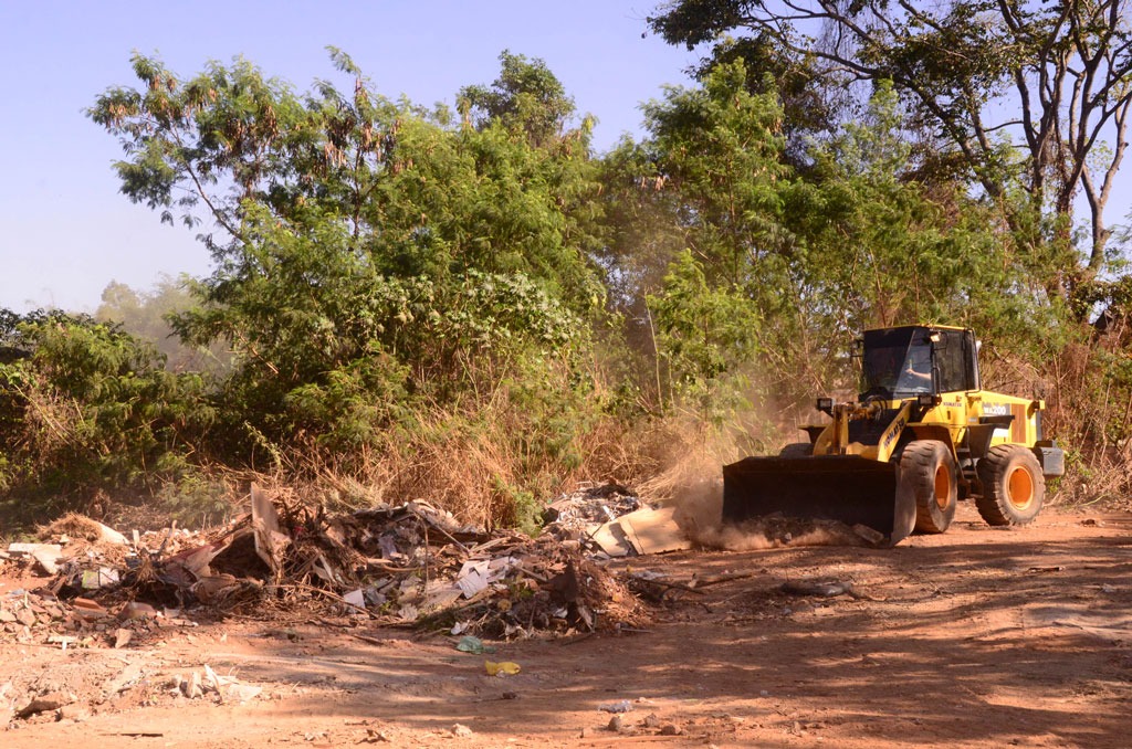 Imagem Ilustrando a Notícia: Limpeza urbana recolhe 50 toneladas de entulhos próximo ao Córrego Tamanduá em Aparecida