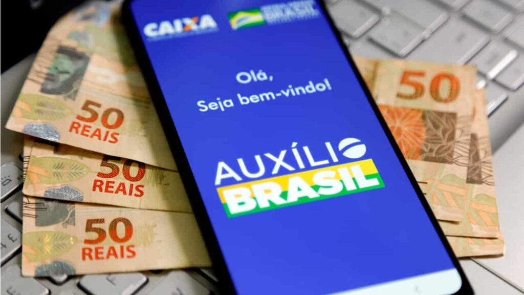 Imagem Ilustrando a Notícia: Auxílio Brasil, Vale-Gás e Auxílio Caminhoneiro começam a ser pagos nesta terça