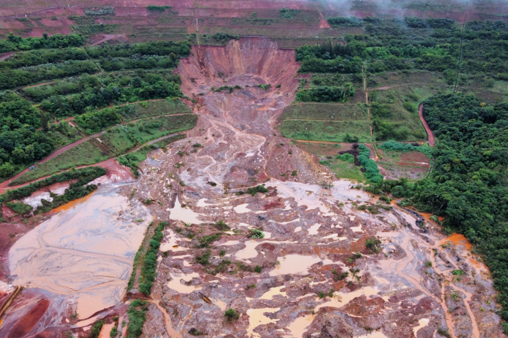 Imagem Ilustrando a Notícia: Vale prevê mais 13 anos para eliminar barragens como Brumadinho