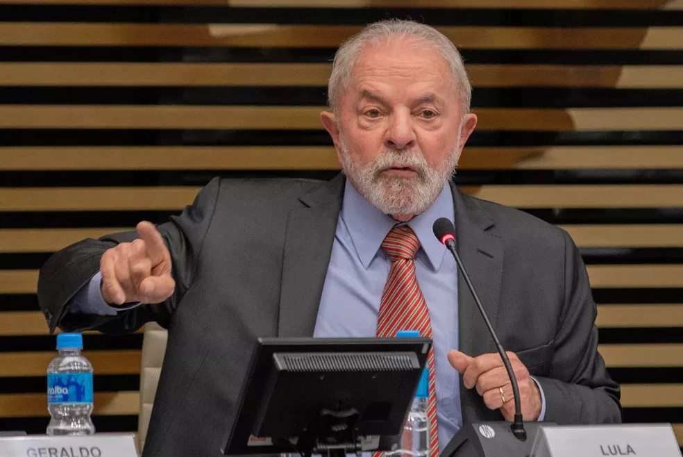 Imagem Ilustrando a Notícia: Lula promete reforma administrativa em eventual governo