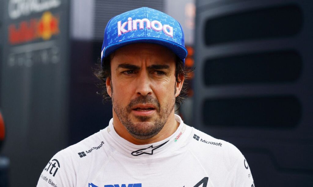 Imagem Ilustrando a Notícia: Alonso vai substituir Vettel na Aston Martin na temporada 2023 da F1