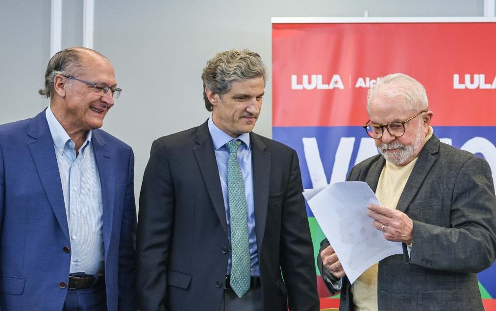 Imagem Ilustrando a Notícia: Lula promete volta do PAC e do Minha Casa Minha Vida em reunião com empresários