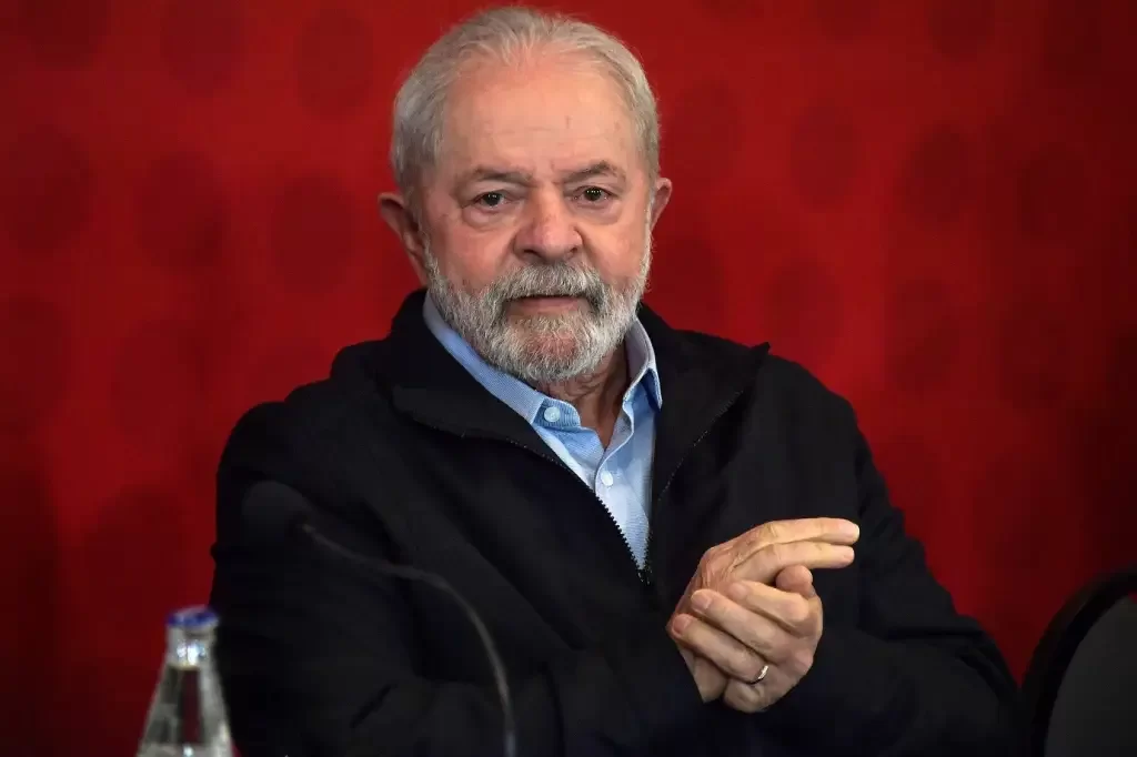 Imagem Ilustrando a Notícia: Lula confirma presença em posse de Moraes no TSE; Bolsonaro também deve participar