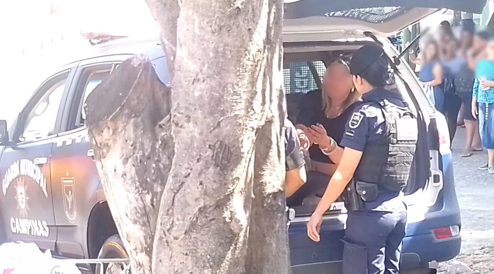 Imagem Ilustrando a Notícia: Mulher é presa por esfaquear marido e sogros após descobrir traição, diz Guarda Municipal
