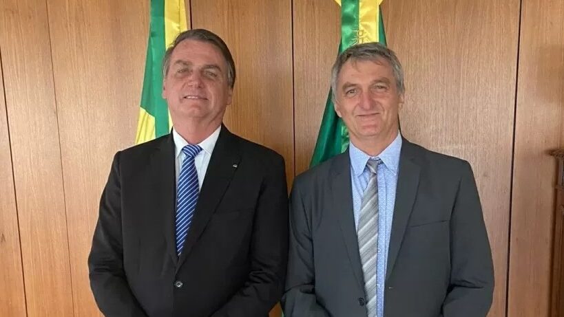 Imagem Ilustrando a Notícia: Quem é o irmão de Bolsonaro exonerado de gabinete no interior de São Paulo?