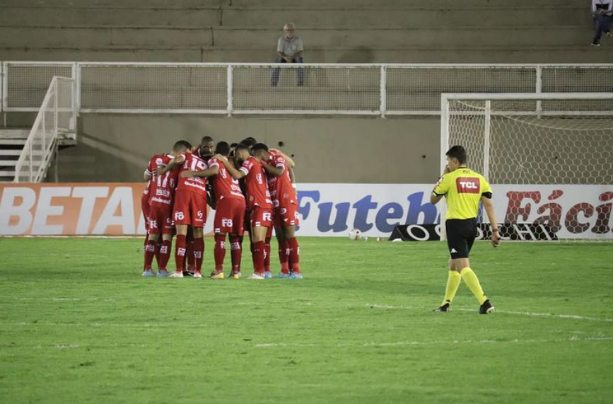 Imagem Ilustrando a Notícia: Vila Nova fica no 0 a 0 diante do Tombense, fora de casa