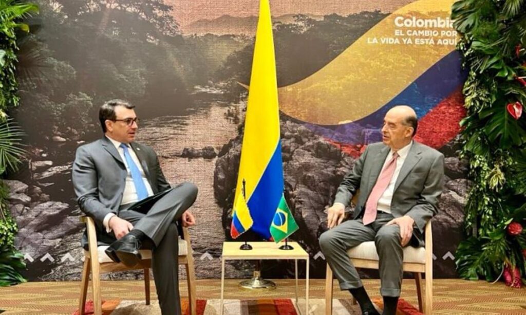Imagem Ilustrando a Notícia: Chanceler brasileiro participa de reunião bilateral na Colômbia