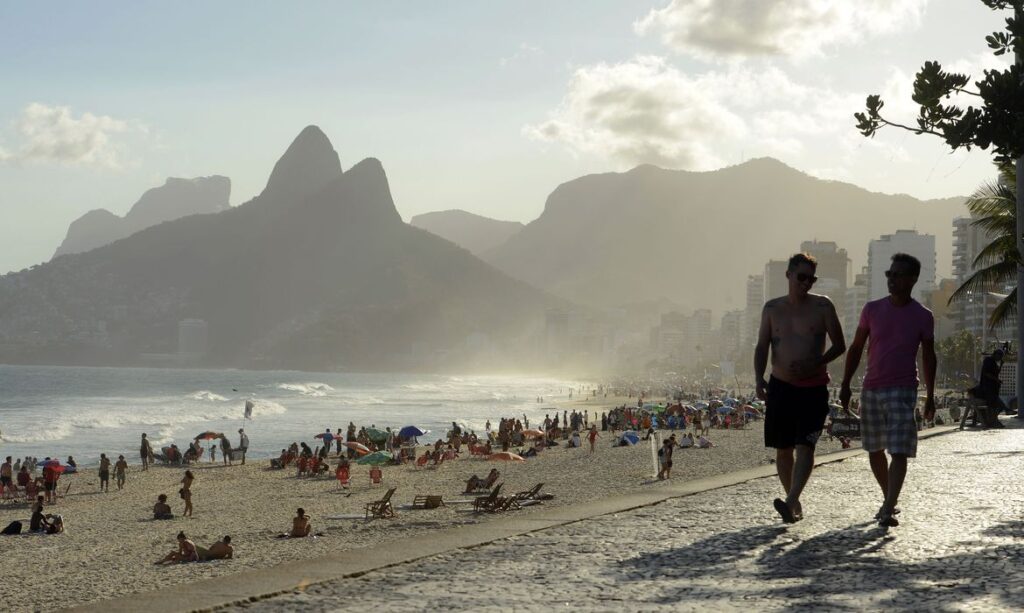 Imagem Ilustrando a Notícia: Faturamento do turismo brasileiro cresce 32% em julho