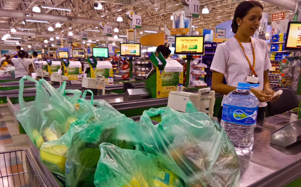 Imagem Ilustrando a Notícia: Índice de preço ao consumidor cai 0,36% pontos em agosto