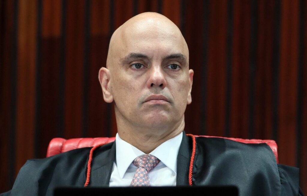 Imagem Ilustrando a Notícia: Delegados da PF apresentam queixa-crime contra Moraes por abuso de autoridade