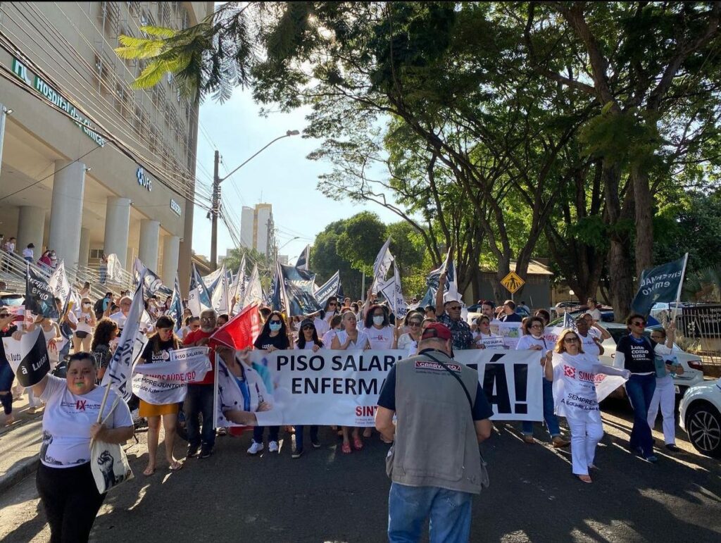 Imagem Ilustrando a Notícia: Entidades se manifestaram contra suspensão do Piso Nacional de Enfermagem