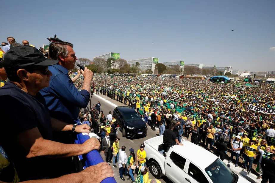 Imagem Ilustrando a Notícia: A um mês das eleições, Bolsonaro mobiliza evangélicos, ruralistas e empresários no 7 de setembro