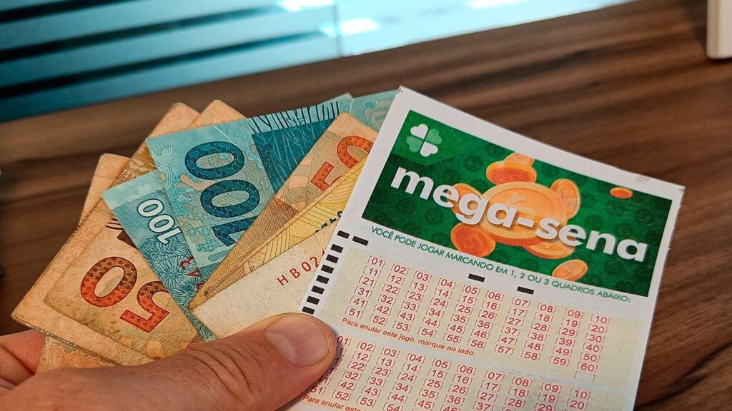 Imagem Ilustrando a Notícia: Mega-Sena sorteia 200 milhões nesta quarta-feira;  veja números mais sorteados e como apostar