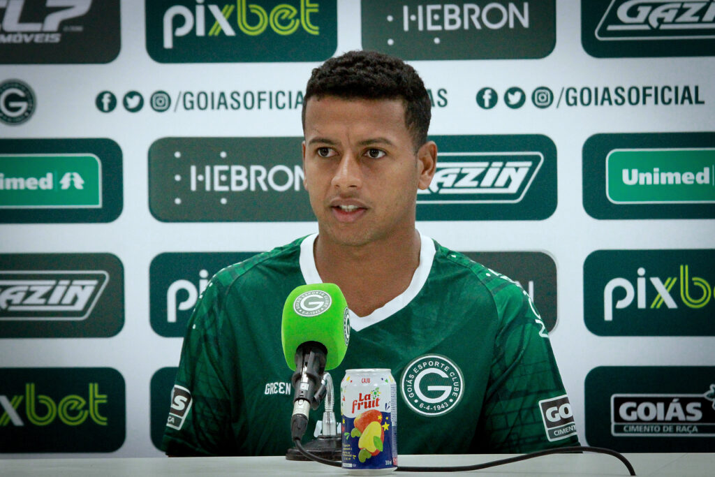 Imagem Ilustrando a Notícia: Maguinho vê período sem jogos no Campeonato Brasileiro como algo benéfico para o Goiás
