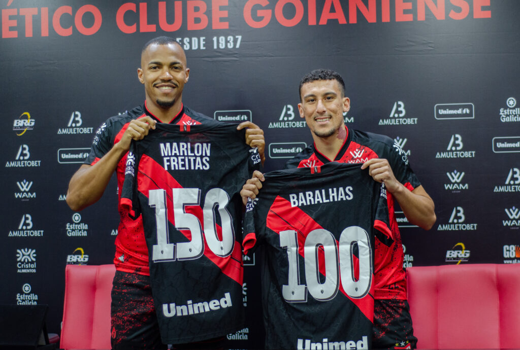 Imagem Ilustrando a Notícia: Marlon Freitas e Baralhas são homenageados pelo Atlético Goianiense