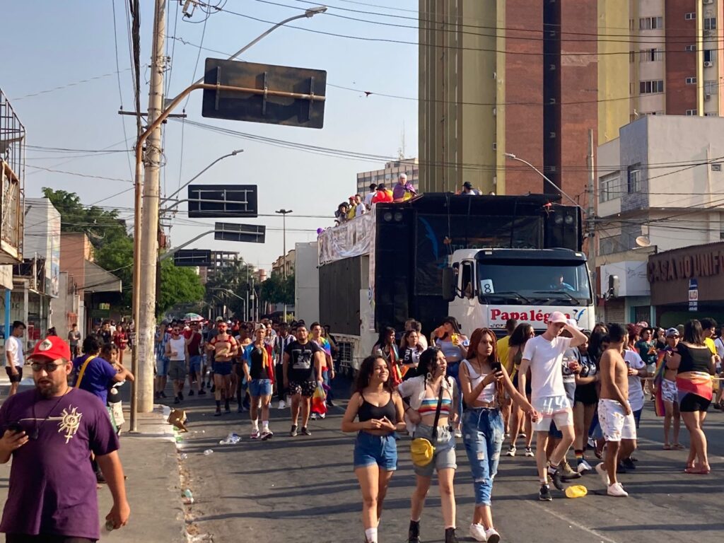Imagem Ilustrando a Notícia: Goiânia recebe Parada do Orgulho LGBTQIAPN+, que deve reunir 100 mil pessoas