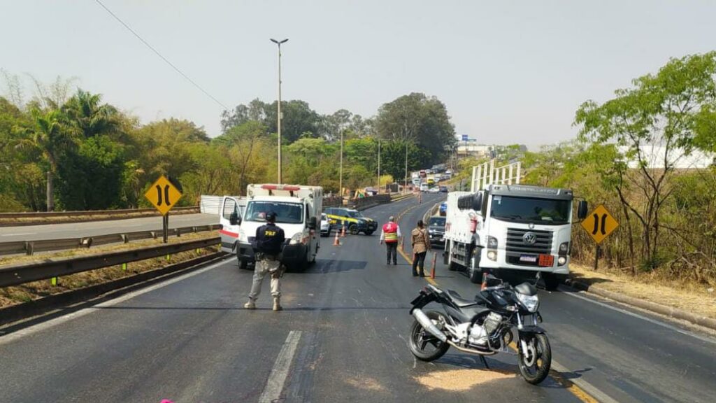 Imagem Ilustrando a Notícia: Motociclista morre atropelado na BR-153 próximo a trecho em reforma, em Aparecida de Goiânia