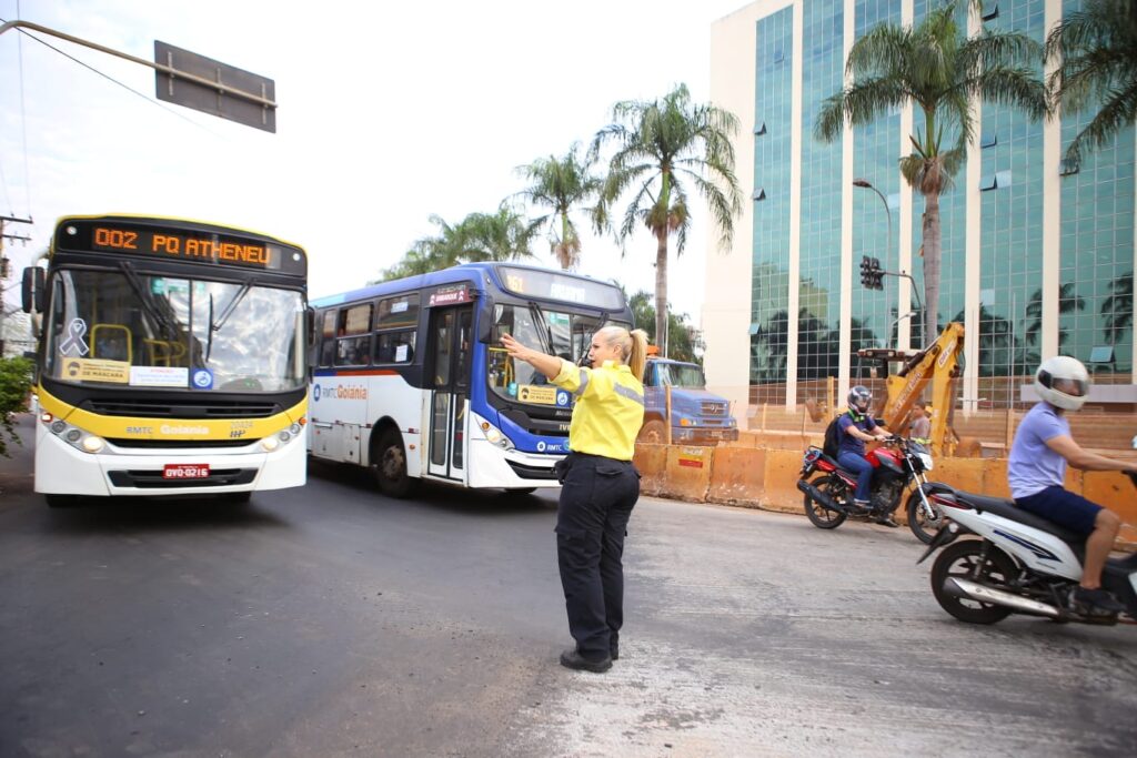 Imagem Ilustrando a Notícia: CMTC divulga planilha sobre circulação de ônibus na Praça Cívica