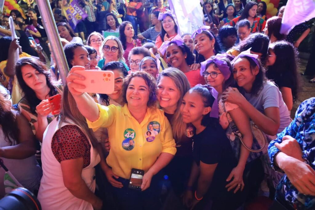 Imagem Ilustrando a Notícia: Thelma Cruz realiza evento com mais de 1500 mulheres, em Goiânia