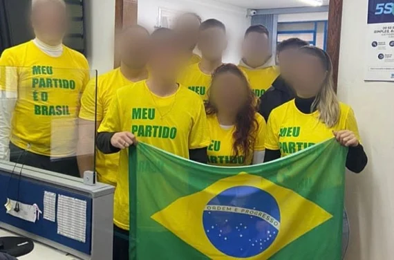 Imagem Ilustrando a Notícia: Empresa obriga funcionários a utilizarem camisetas Pró-Bolsonaro