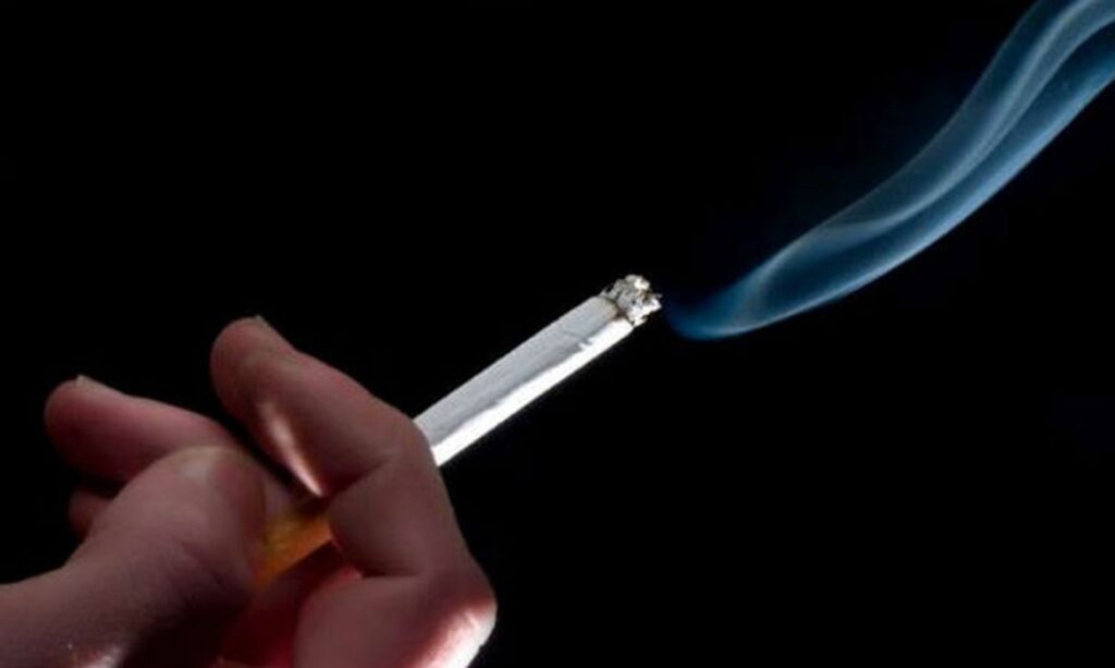 Imagem Ilustrando a Notícia: MP pede afastamento de diretora que criou “cantinho para fumantes” em escola