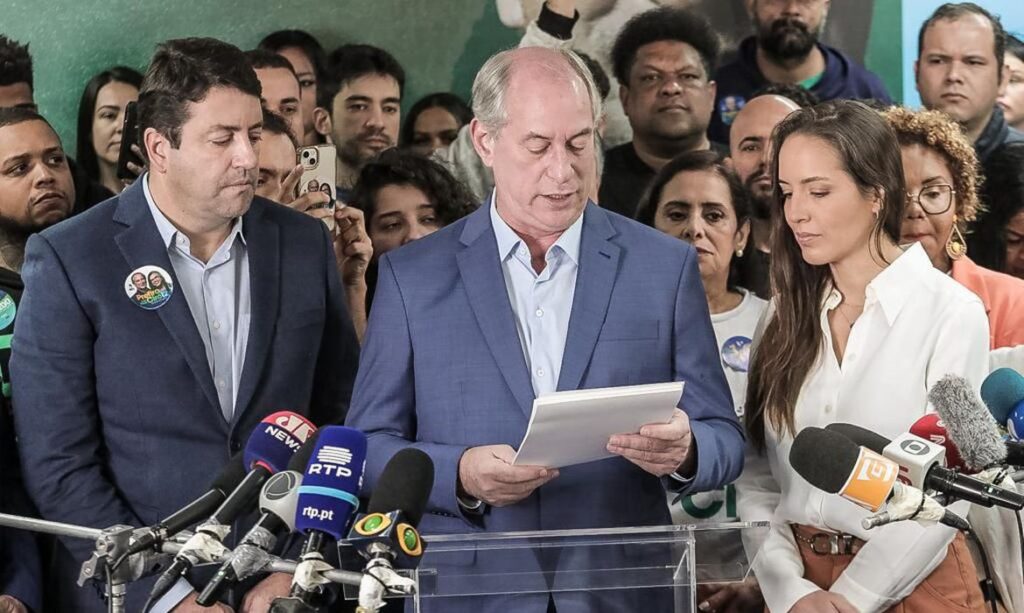 Imagem Ilustrando a Notícia: Ciro Gomes diz que seguirá com candidatura até o fim do pleito