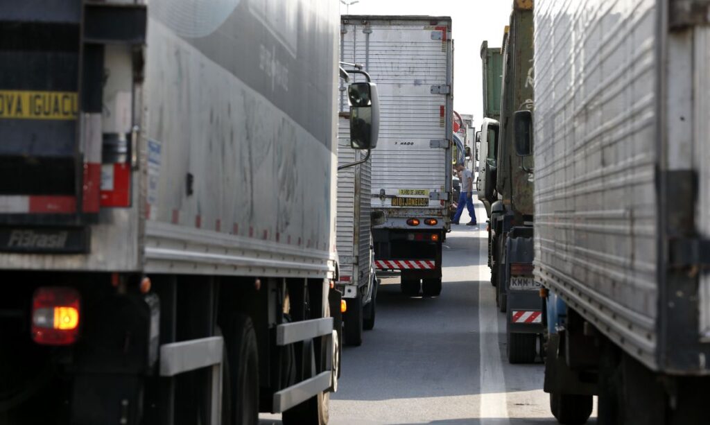 Imagem Ilustrando a Notícia: Governo prorroga prazo para autodeclaração de caminhoneiros