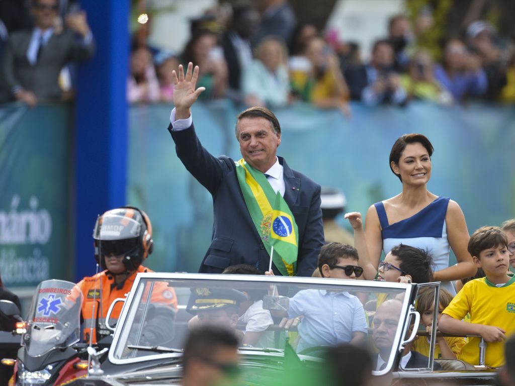 Imagem Ilustrando a Notícia: Bolsonaro convoca motociatas um dia antes da eleição