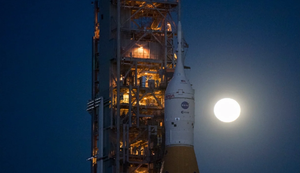 Imagem Ilustrando a Notícia: Nasa marca terceira tentativa de lançar foguete à Lua