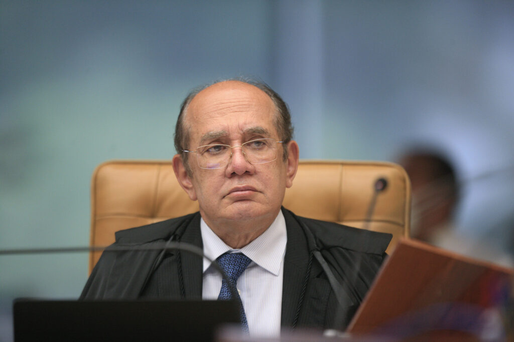 Imagem Ilustrando a Notícia: Gilmar Mendes suspende ação que cobra impostos de Lula