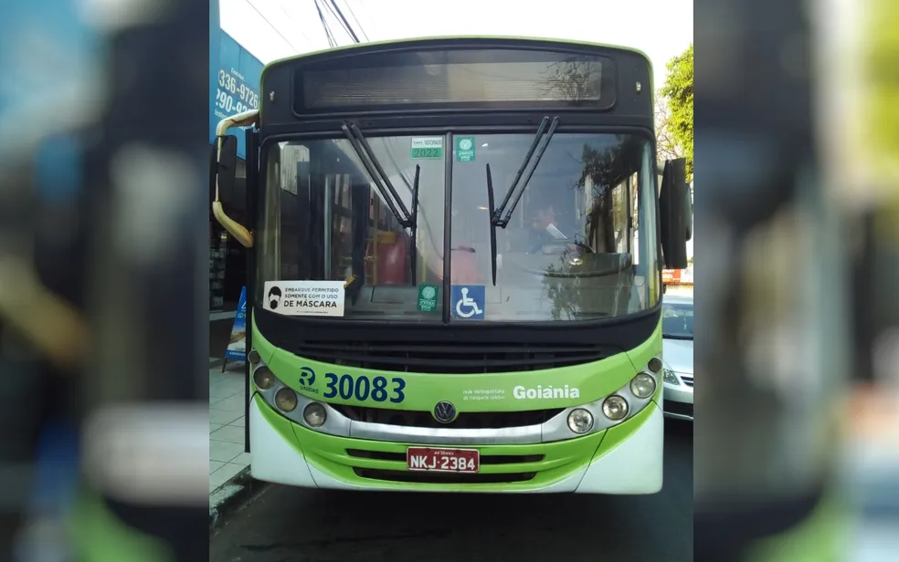 Imagem Ilustrando a Notícia: Passageiro é esfaqueado por motorista de ônibus durante discussão em Goiânia