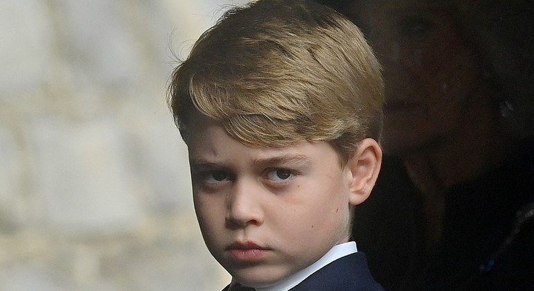 Imagem Ilustrando a Notícia: Príncipe George da carteirada em colega de escola durante briga: ‘Meu pai será rei’