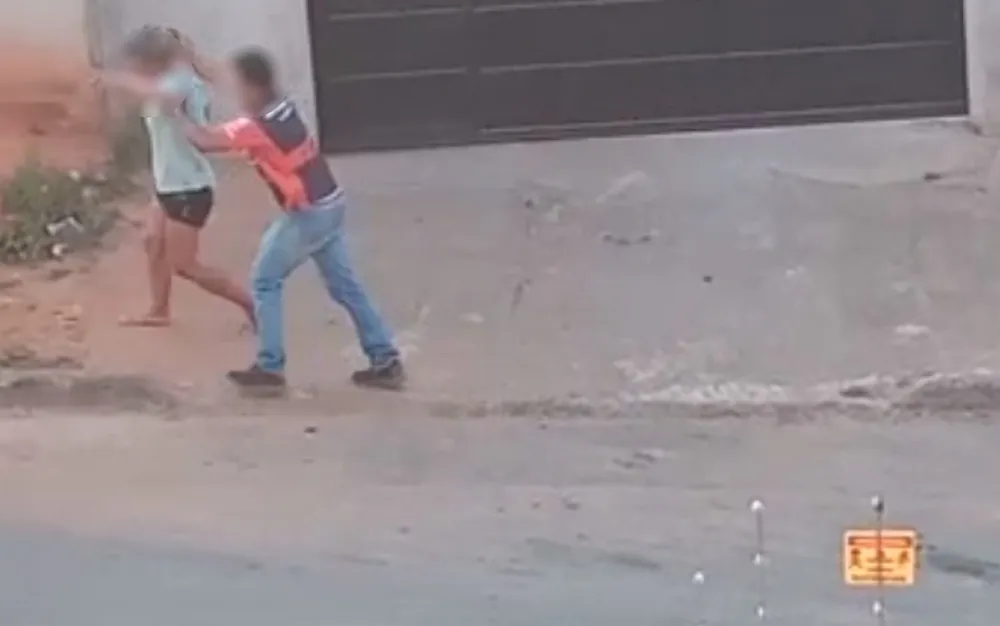 Imagem Ilustrando a Notícia: Em Aparecida, homem agride mulher, arrasta por rua e a joga no chão