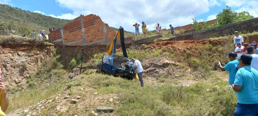 Imagem Ilustrando a Notícia: Helicóptero que transportava deputado federal cai na Bahia