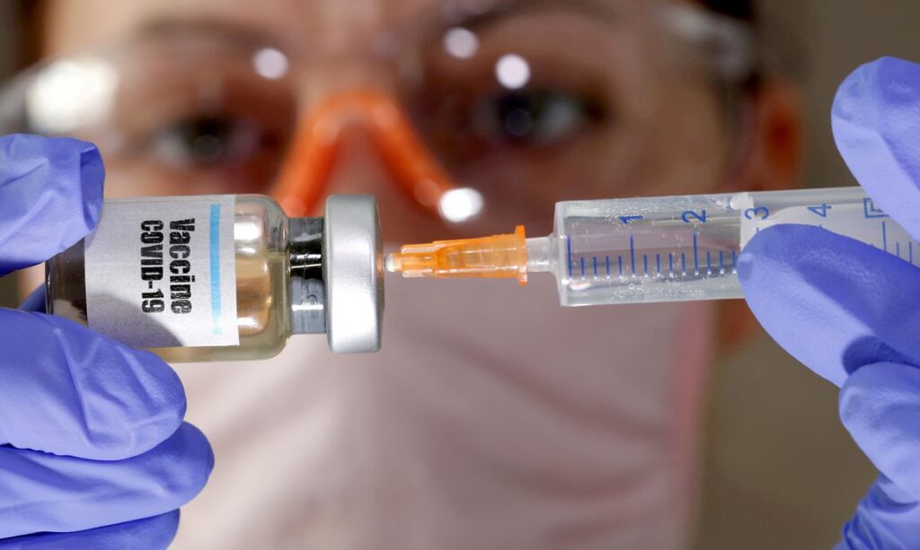 Imagem Ilustrando a Notícia: Anvisa aprova uso emergencial de vacinas bivalentes contra covid-19