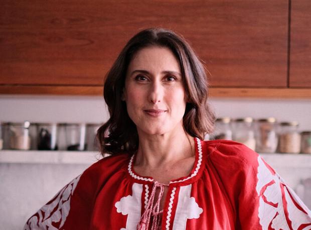 Imagem Ilustrando a Notícia: Paola Carosella, ex-jurada do MasterChef Brasil, estreia na Globo com novo programa de culinária
