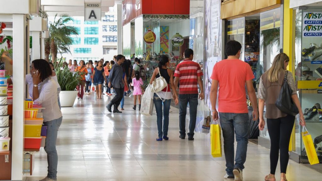 Imagem Ilustrando a Notícia: Sete a cada dez goianienses pretendem ir às compras neste Natal, aponta CDL Goiânia