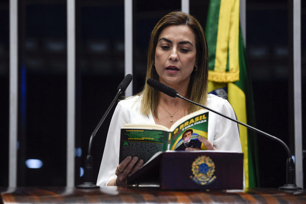 Imagem Ilustrando a Notícia: Soraya diz que Bolsonaro espera “padre de festa junina” para se pronunciar