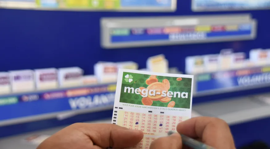Imagem Ilustrando a Notícia: Mega-Sena sorteia nesta quinta-feira, prêmio acumulado em R$ 17 milhões