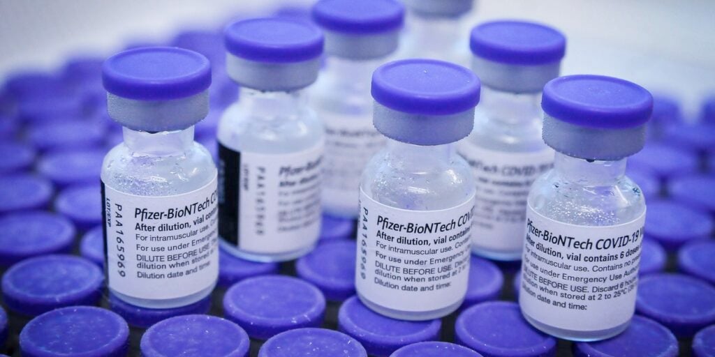 Imagem Ilustrando a Notícia: Anvisa autoriza ampliação em até 6 meses a validade de vacina da Pfizer
