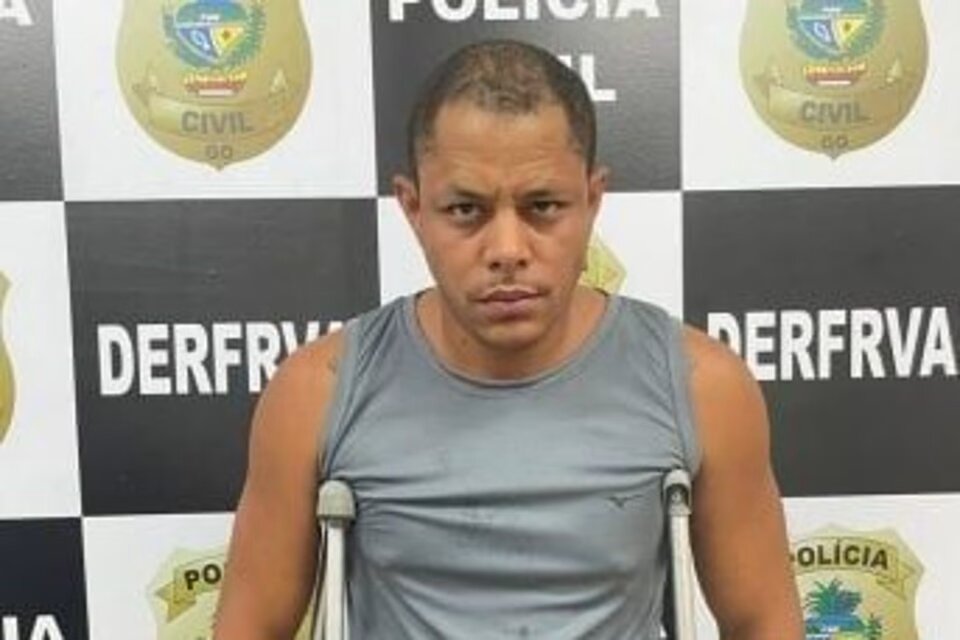 Imagem Ilustrando a Notícia: Homem de muleta com perna amputada é preso suspeito de furtar moto, em Goiânia