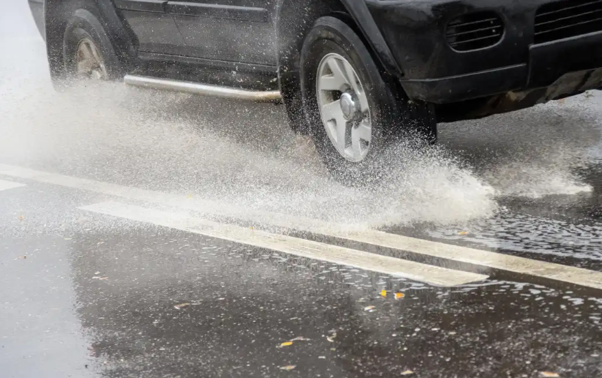 Imagem Ilustrando a Notícia: Motorista deve redobrar a atenção durante período de chuvas