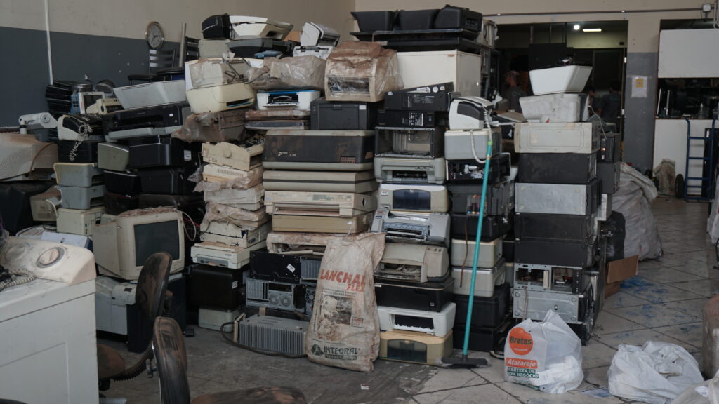 Imagem Ilustrando a Notícia: Goiânia gera cerca de 1,5 mil toneladas de lixo eletrônico por ano 