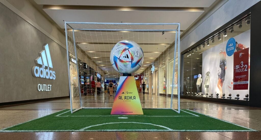 Imagem Ilustrando a Notícia: Bola da Copa do Mundo chega ao Araguaia Shopping