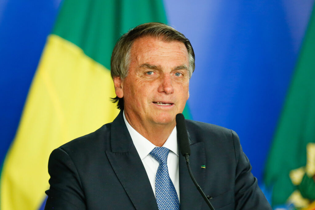 Imagem Ilustrando a Notícia: Para Bolsonaro, congresso de centro-direita pode aprovar redução da maioridade penal